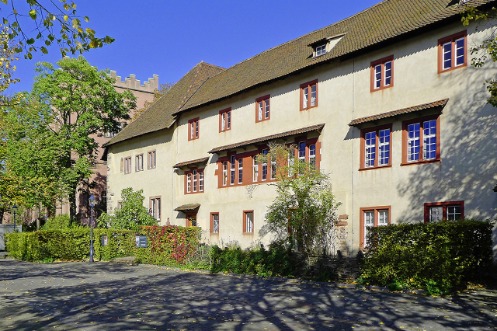 Das Gebäude des Kleinen Klingentals am Unteren Rheinweg in Basel