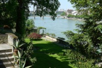 Garten mit Blick auf den Rhein.